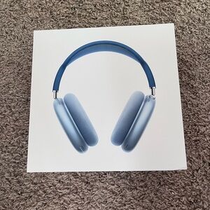 AirPods Max BLUE lightning charging